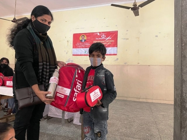 Distribution of school bags