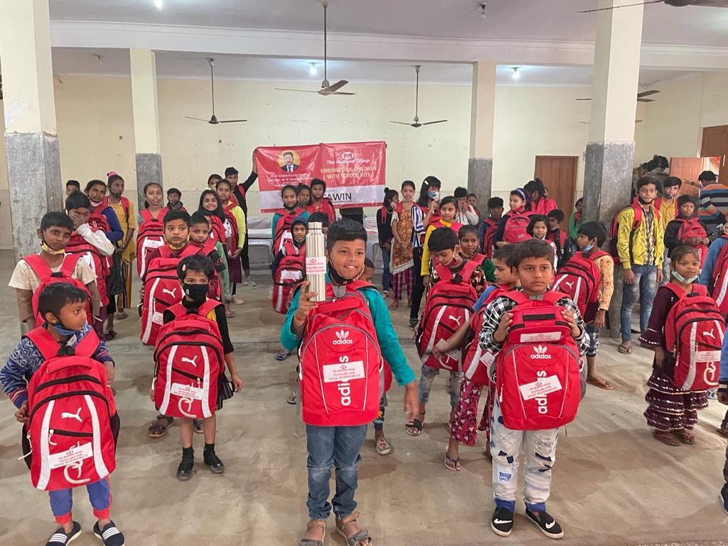 Distribution of school bags